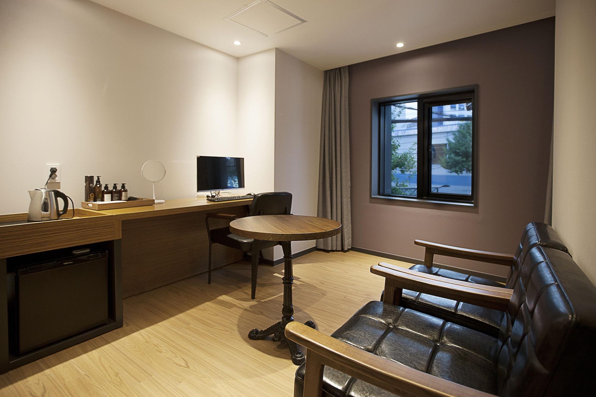 Brown Dot Hotel Changwon Esterno foto