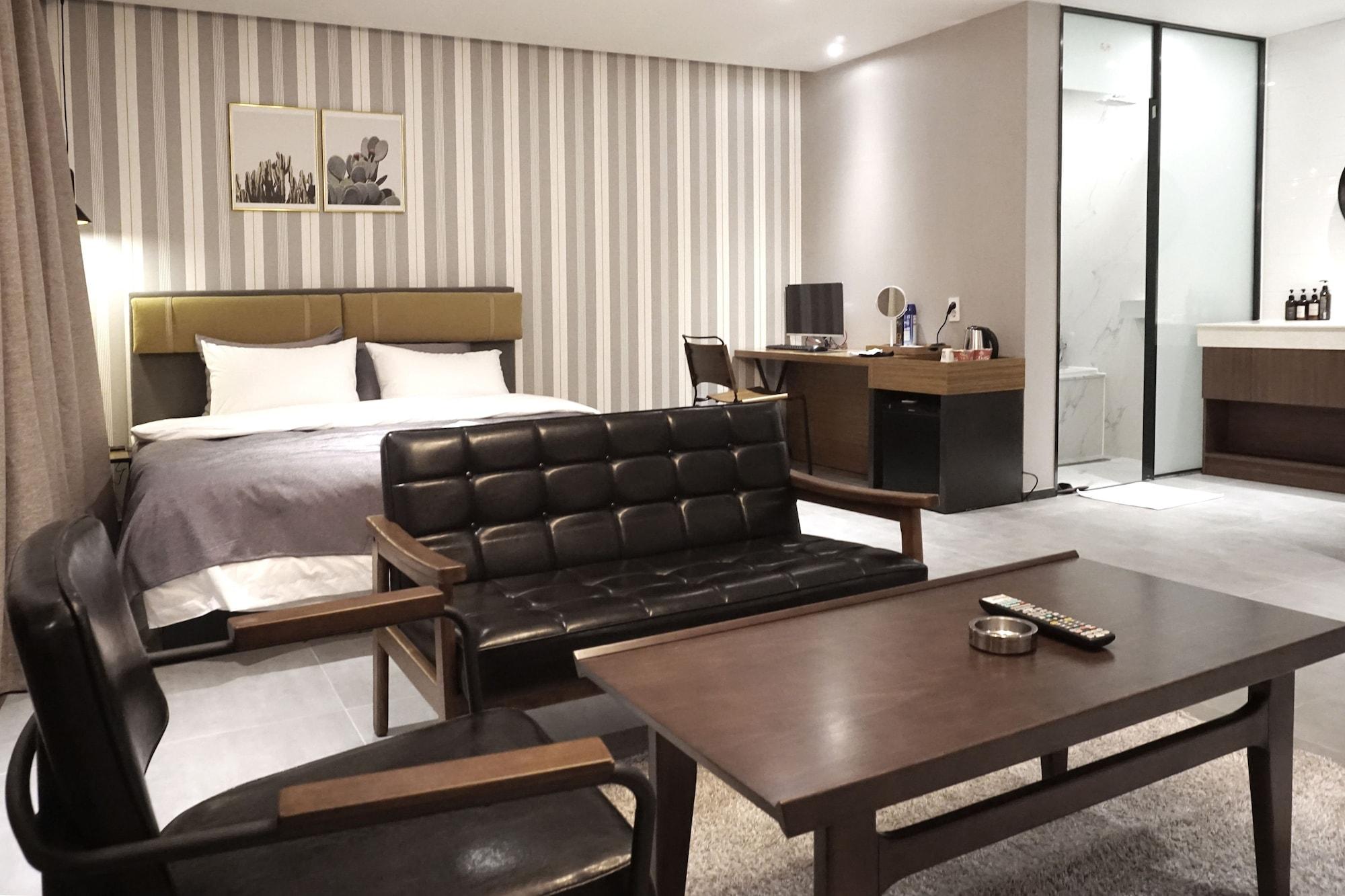 Brown Dot Hotel Changwon Esterno foto