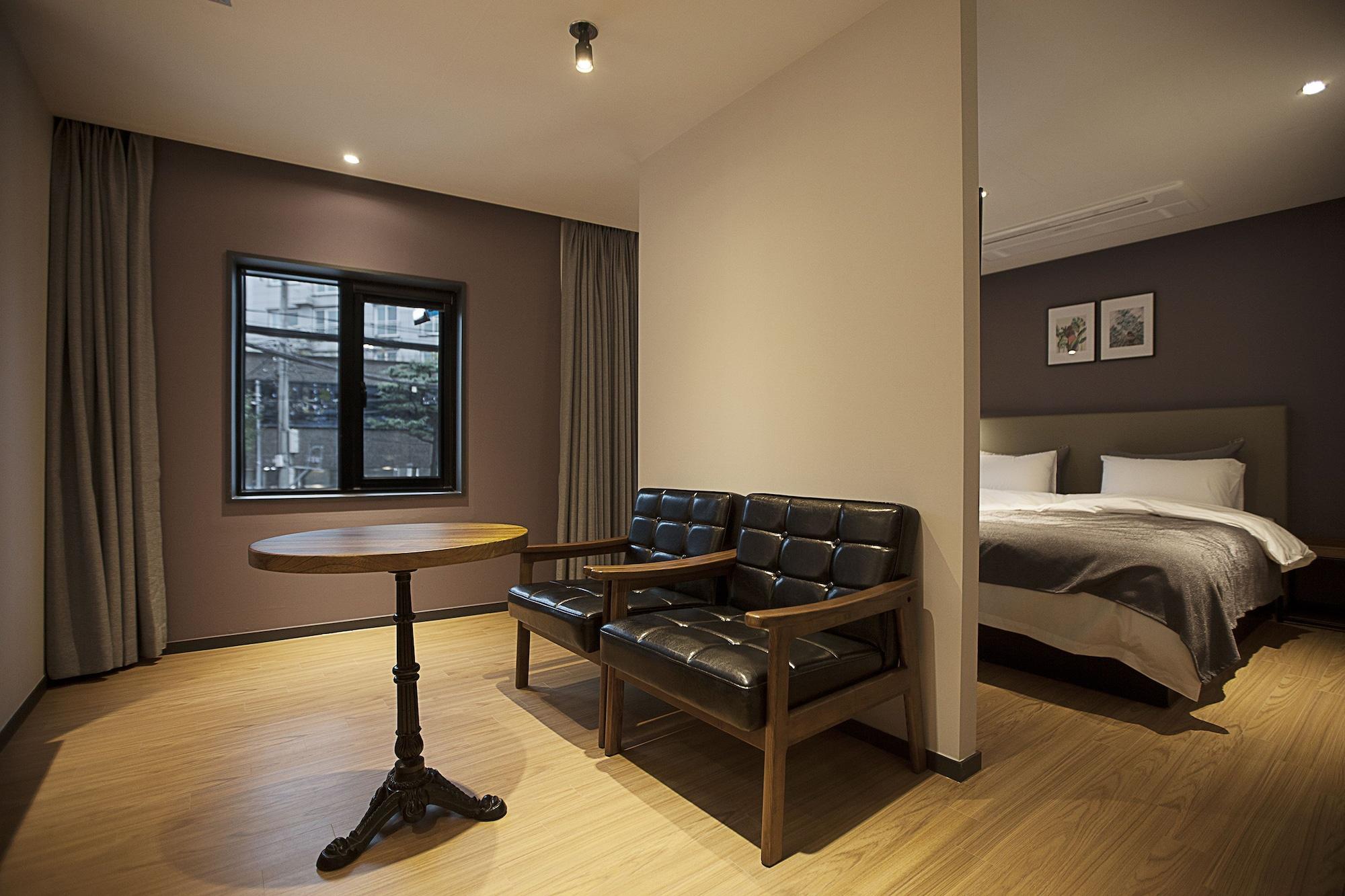 Brown Dot Hotel Changwon Esterno foto