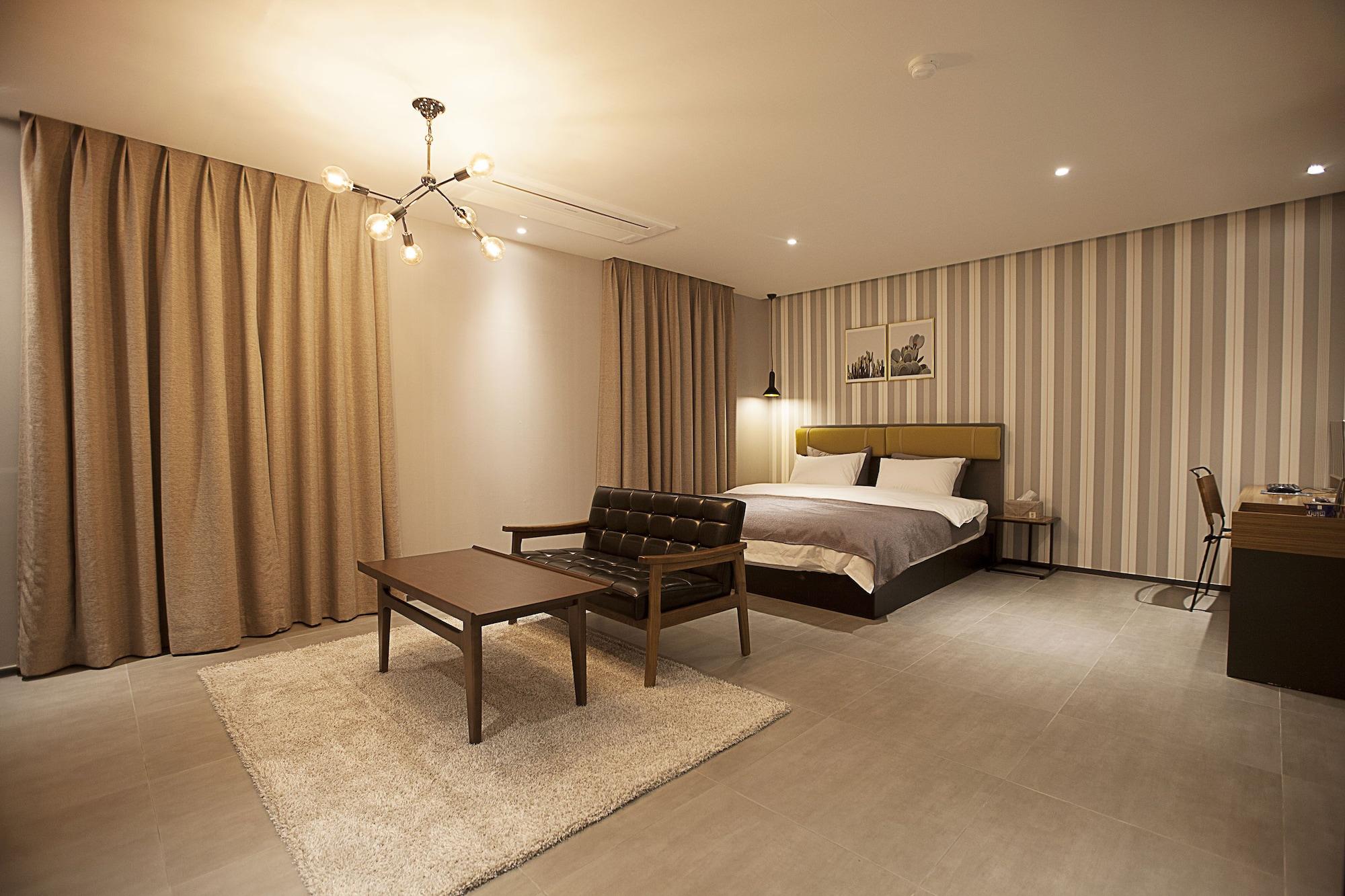 Brown Dot Hotel Changwon Esterno foto