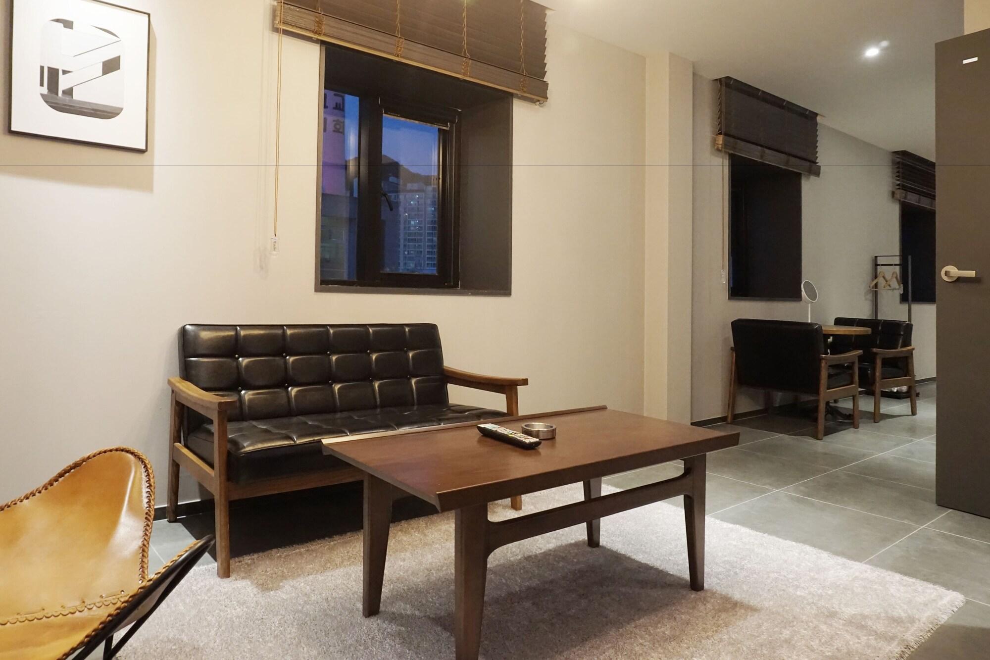 Brown Dot Hotel Changwon Esterno foto