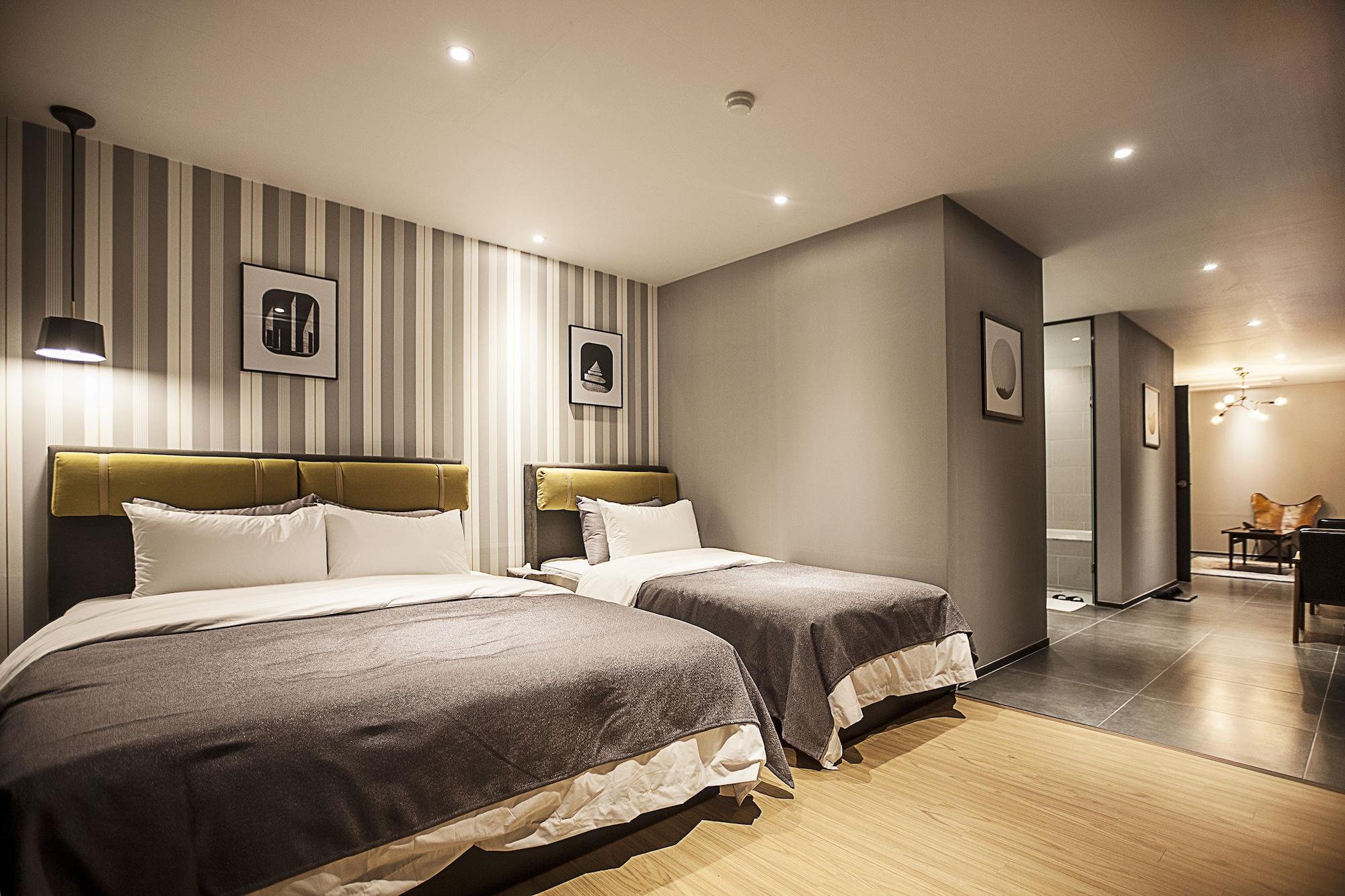 Brown Dot Hotel Changwon Esterno foto