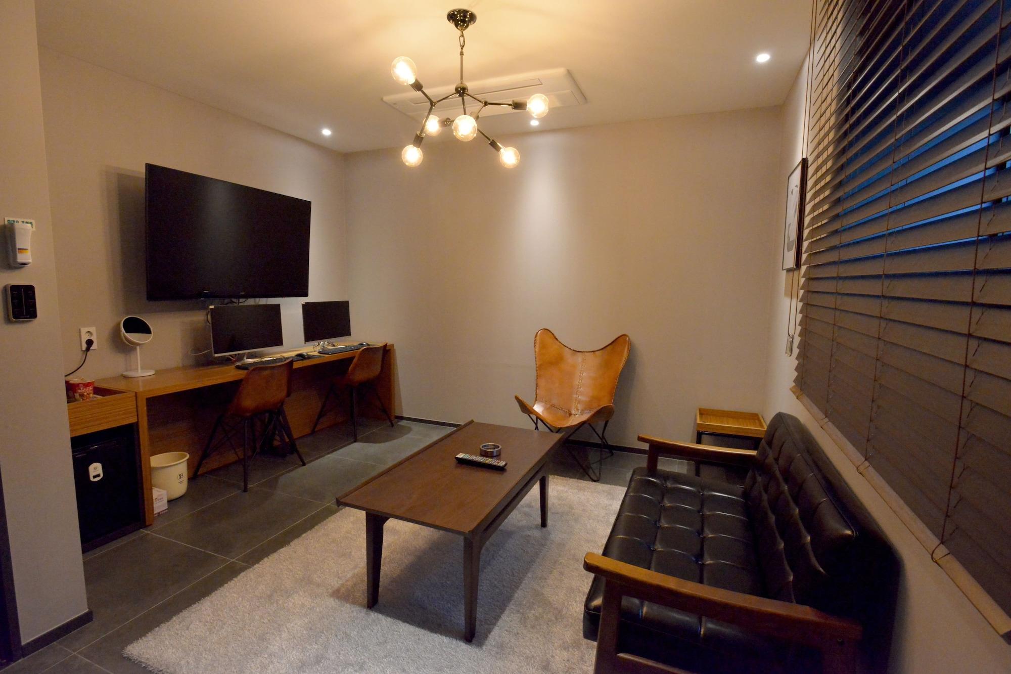 Brown Dot Hotel Changwon Esterno foto