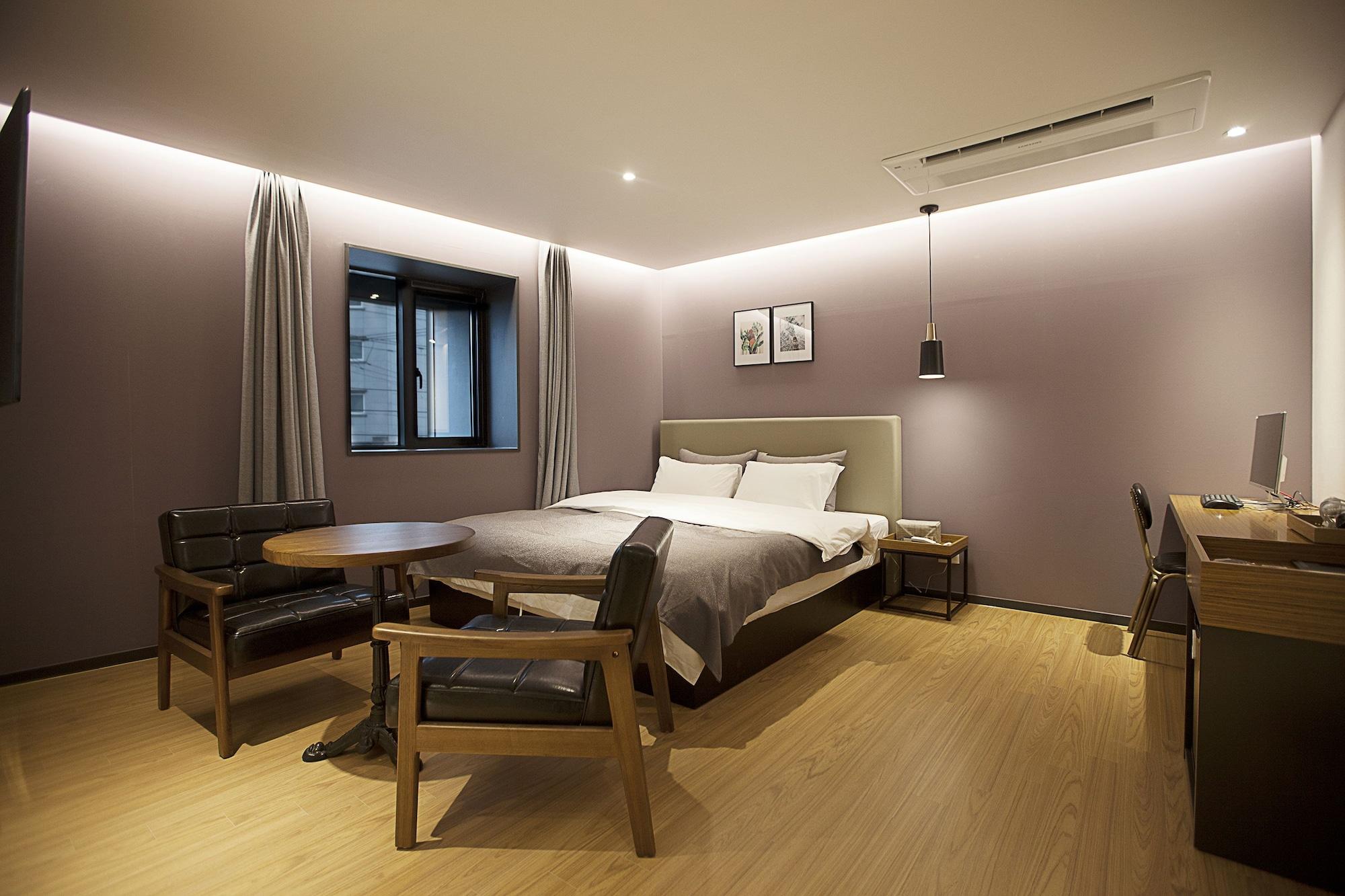Brown Dot Hotel Changwon Esterno foto