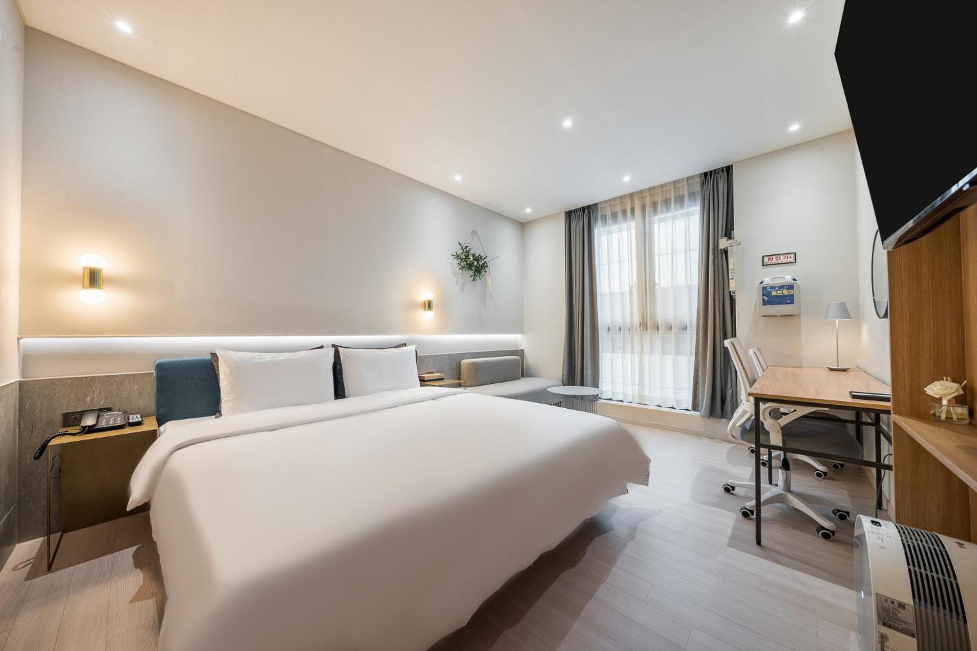 Brown Dot Hotel Changwon Esterno foto