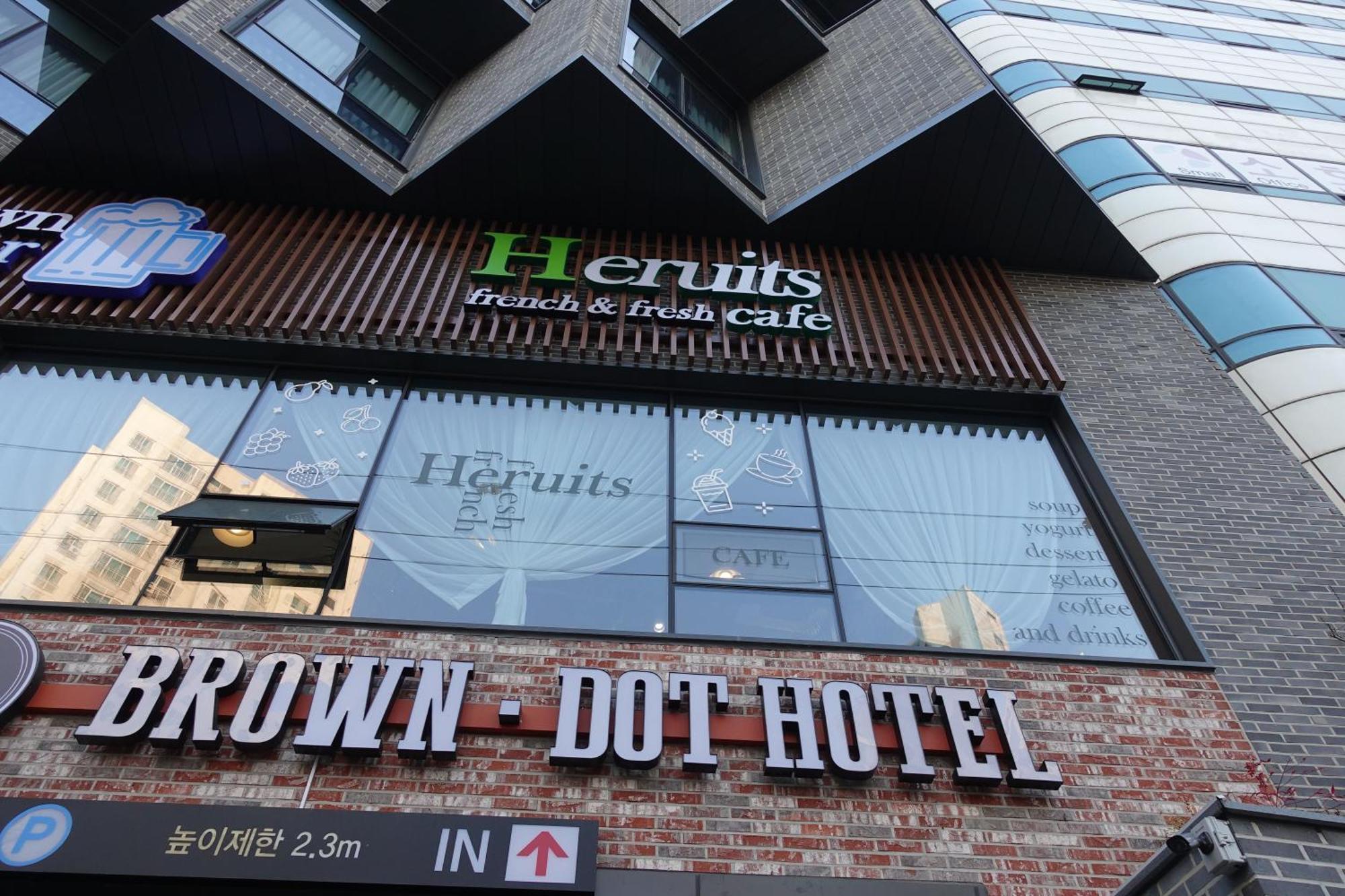 Brown Dot Hotel Changwon Esterno foto